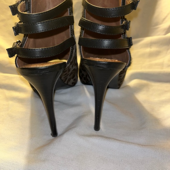 Vince Camuto Grayish Leopard Cow Hair Open Toe Booties Heeled Sandal - flaw - Picture 2 of 10